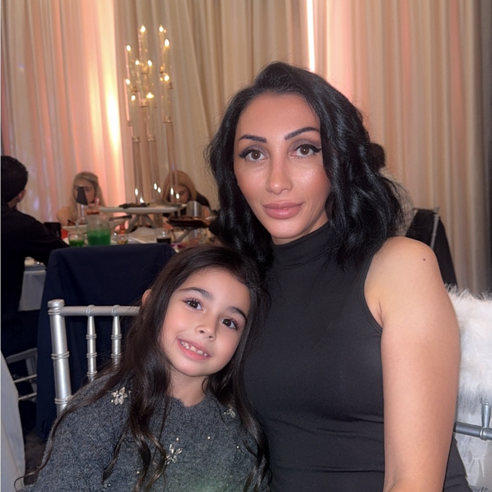 Kristine is live!!! share show!!! - Picture 2 of 4